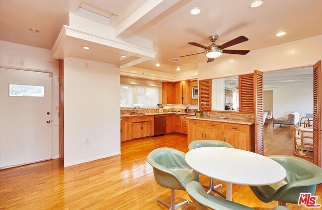 Building Photo - 1104 Casiano Rd