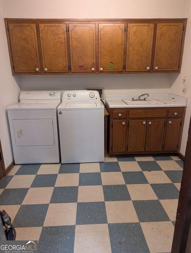 Building Photo - 4754 Winthrop Dr