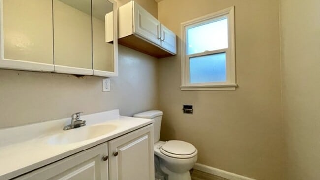 Building Photo - Cute 1-Bedroom Cottage in the Bungalow District w/ All Utilities Included