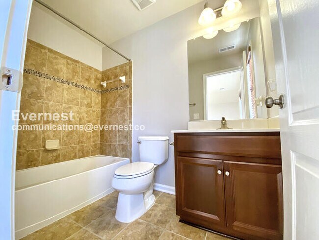 Building Photo - 5 Bed, 4.5 Bath Home with Fenced Yard & Garage / Coming Soon!