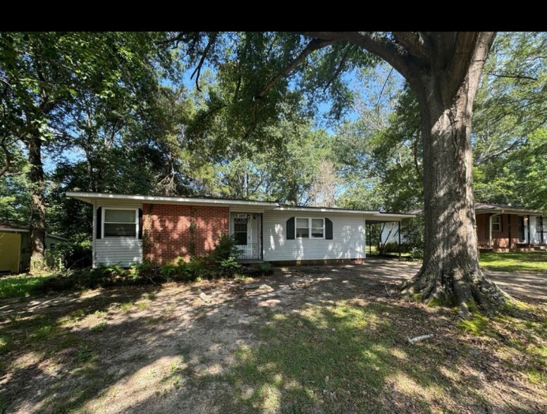 Primary Photo - 3141 Oak Forest Dr