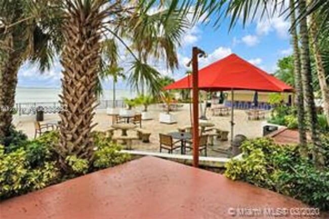 Building Photo - 905 Brickell Bay Dr