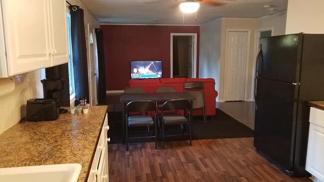 Building Photo - 439 Potomac Ave