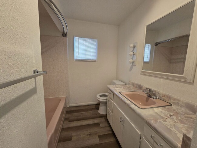 Building Photo - 1800 NW Lynwood St