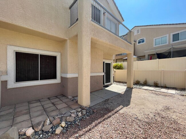 Building Photo - Great Spacious 3 bedroom Townhome Availabl...