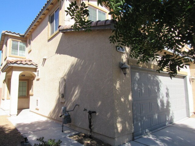 Building Photo - Great 2 Story Townhome in Gated Community!