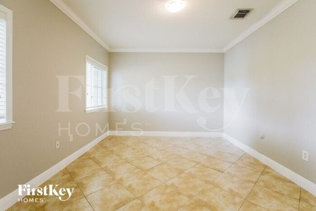 Building Photo - 665 SE 31st Ave