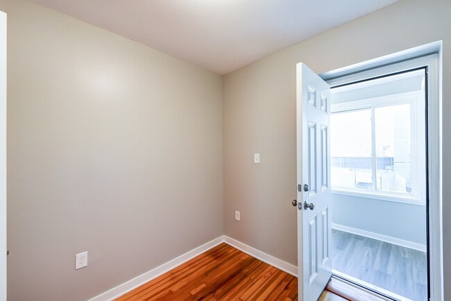 Building Photo - Charming 4br/2ba in Anacostia / Navy Yard