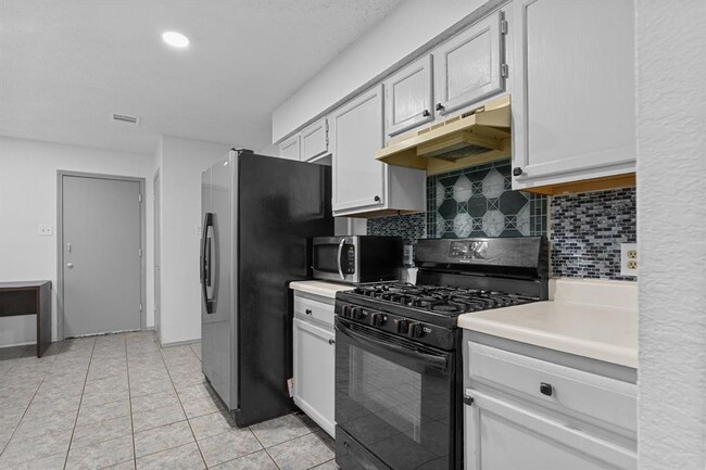 Building Photo - 1702 Spiderlily View