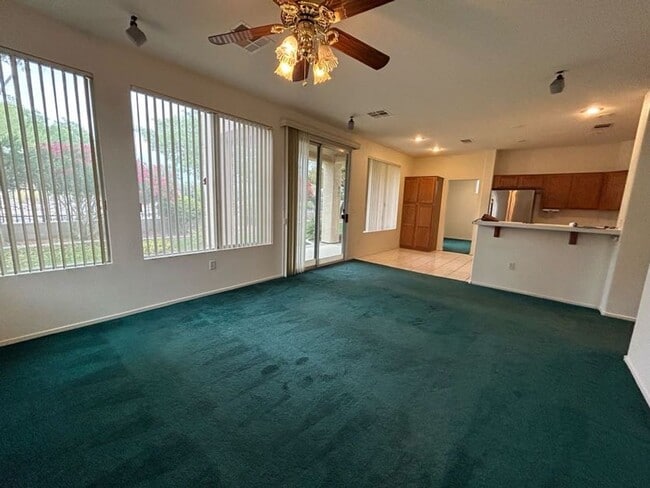 Building Photo - A Fabulous 3 Bedroom Home in Seven Hills