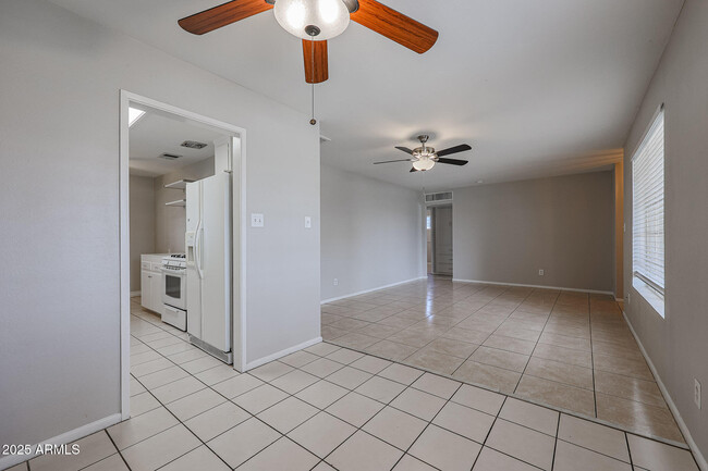Building Photo - 1120 E Palo Verde Dr