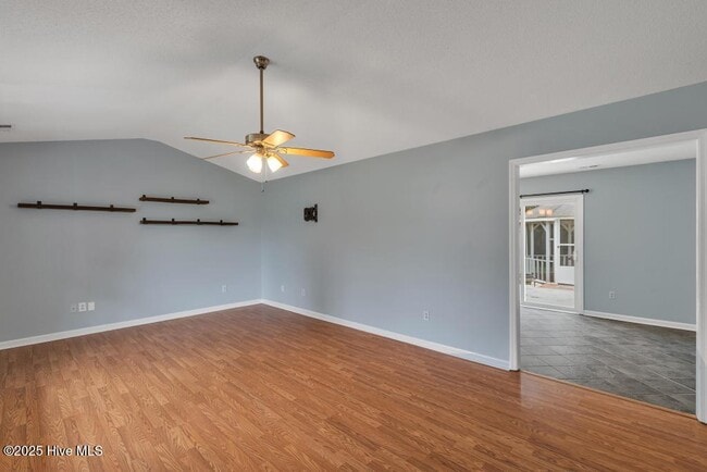 Building Photo - 304 Woody Way