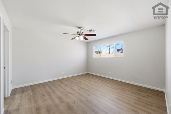 Building Photo - 4Bed/2Bath House at 35th Ave/Cactus! Ready for Immediate Move-In! -- NO HOA! FULLY REMODELED!
