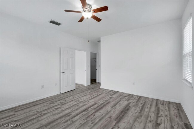 Building Photo - 10824 Alvara Way