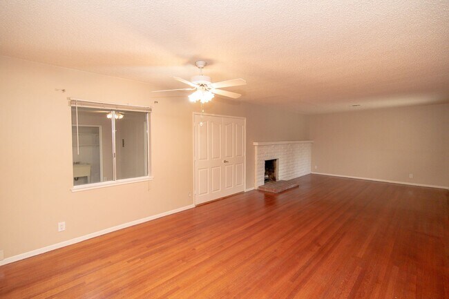 Building Photo - Expansive Four-Bedroom In Highly Desirable City Of Redlands!