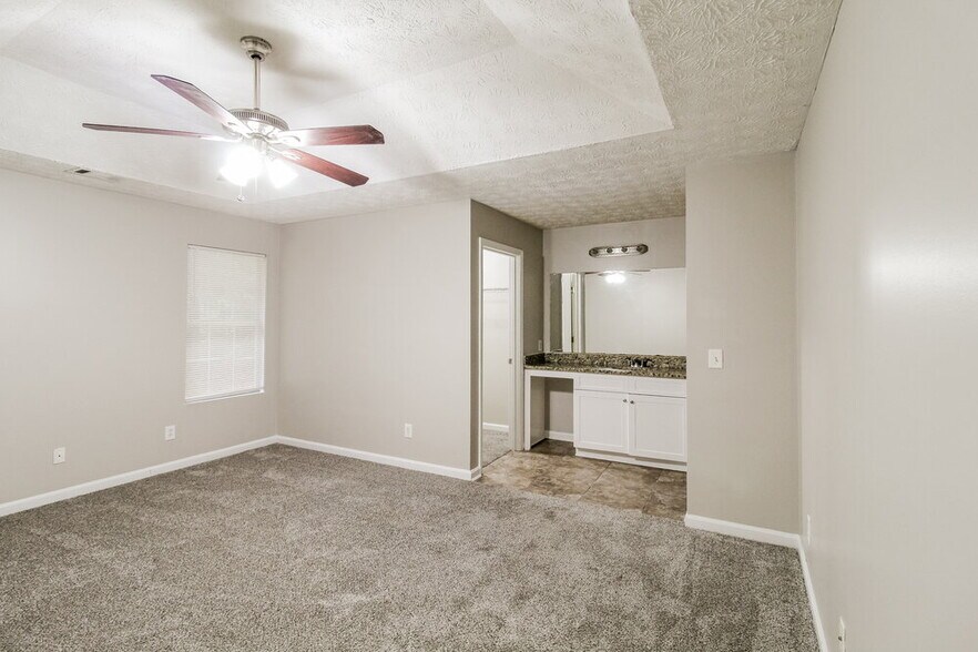 Building Photo - 6165 Leverett Dr