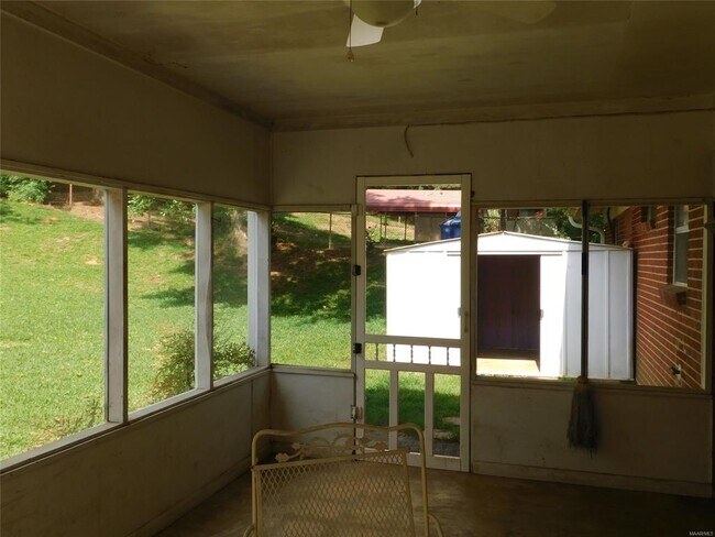 Building Photo - 733 Gillespie St