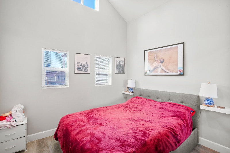 Building Photo - 933 21st St