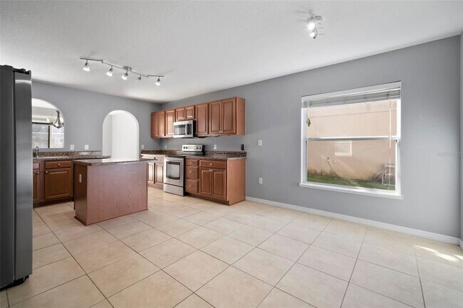 Building Photo - 1303 Alhambra Crest Dr