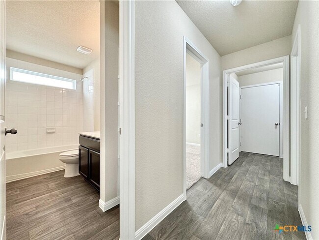 Building Photo - 224 Yoakum St
