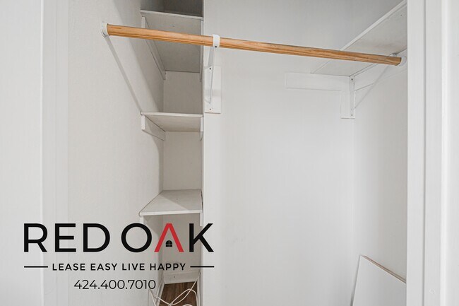 Building Photo - 731 W 46th St