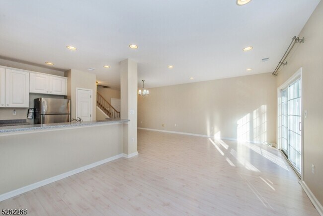 Building Photo - 228 Riverwalk Way
