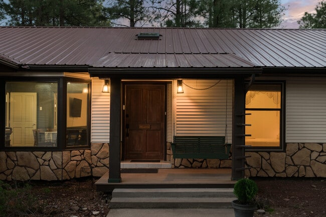 Building Photo - 2237 Lockwood Dr