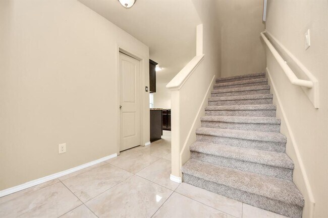 Building Photo - 2043 Naplechase Crest Dr