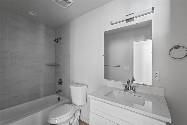 Building Photo - 413 S Willow St