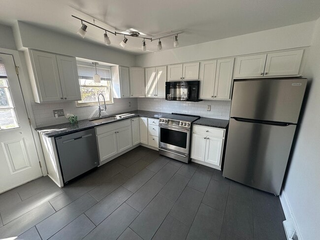 Building Photo - 4865 Dierker Rd