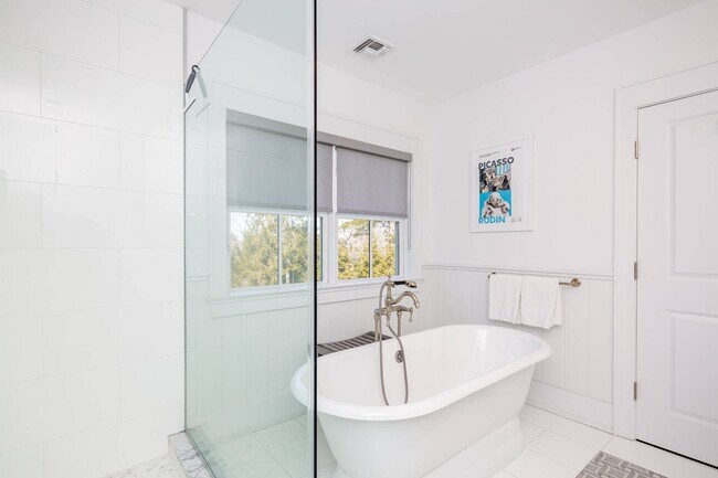 Building Photo - 20 Lighthouse Ln