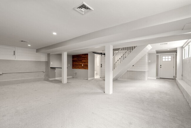 Building Photo - 176 Winthrop Shore Dr