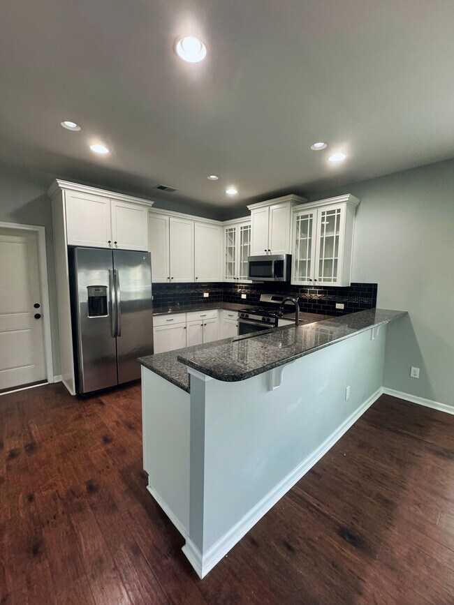 Building Photo - 1545 Oldenburg Dr