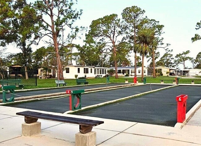 Building Photo - Holiday Park *short or long term rental av...