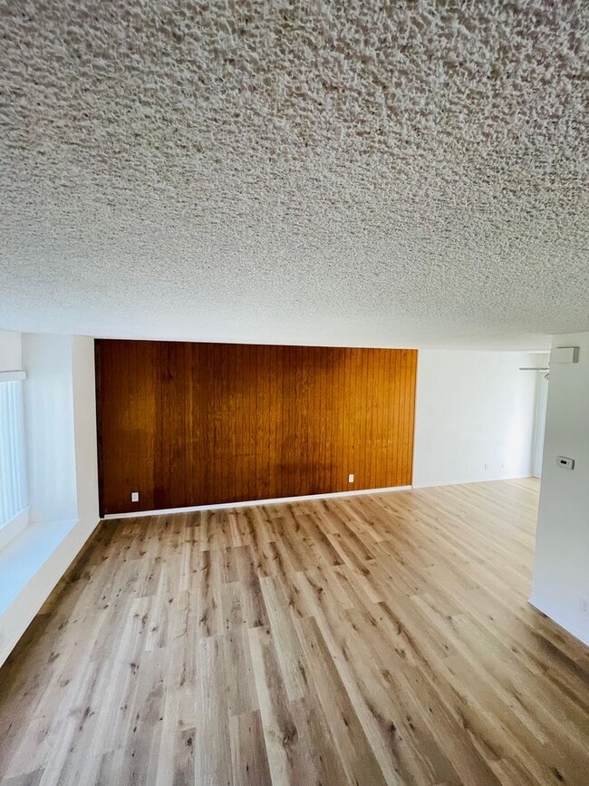Building Photo - Renovated 3-bedroom townhouse in Todd Ranch with garage and spacious yard