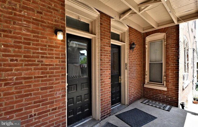 Building Photo - 213 Gay St