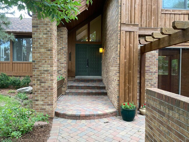 Building Photo - Great Home in the Highlands 360