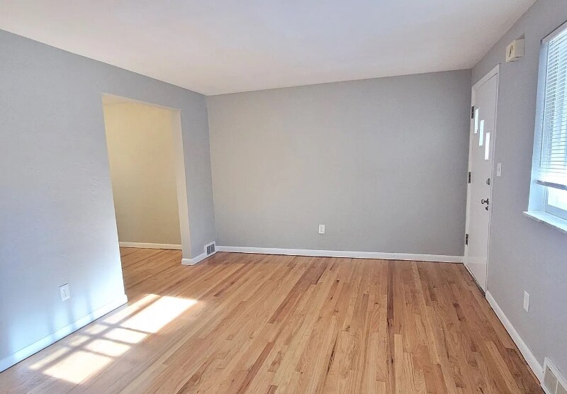 Building Photo - 2273 Pauline Ave
