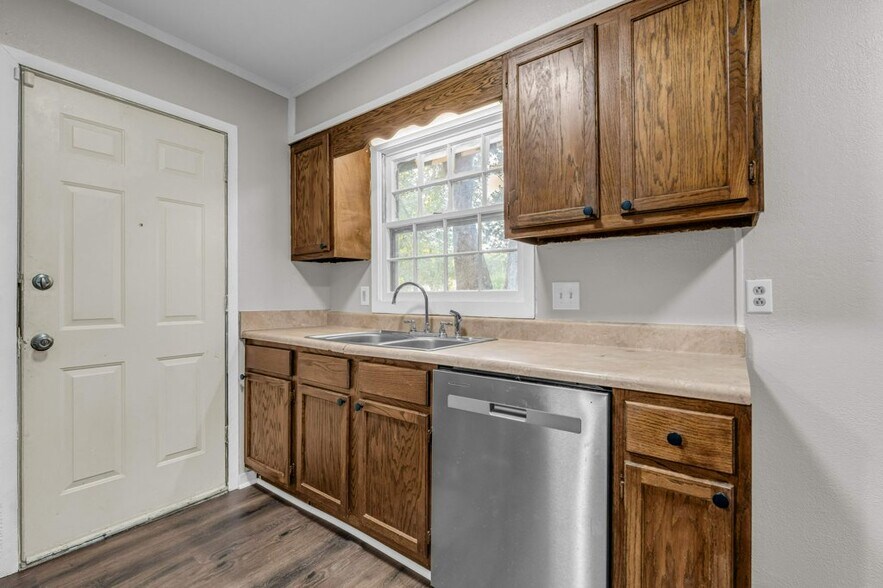 Building Photo - 141 Babs Dr