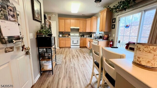 Building Photo - 282 Winding Hill Dr