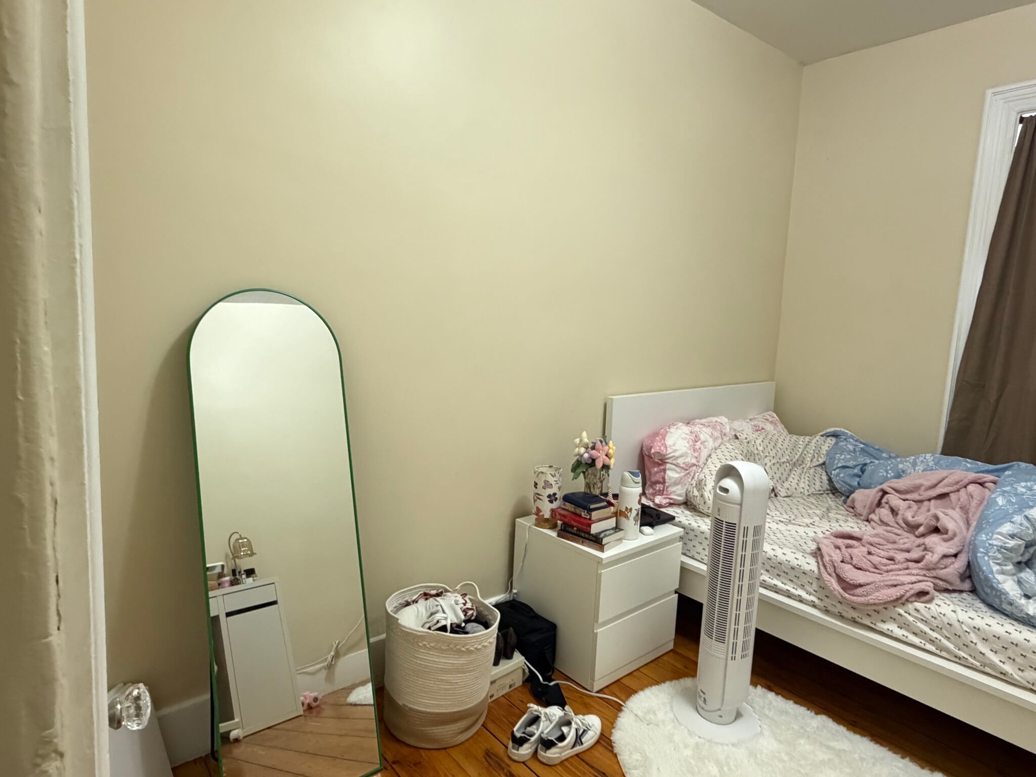 Building Photo - 227 Roxbury St