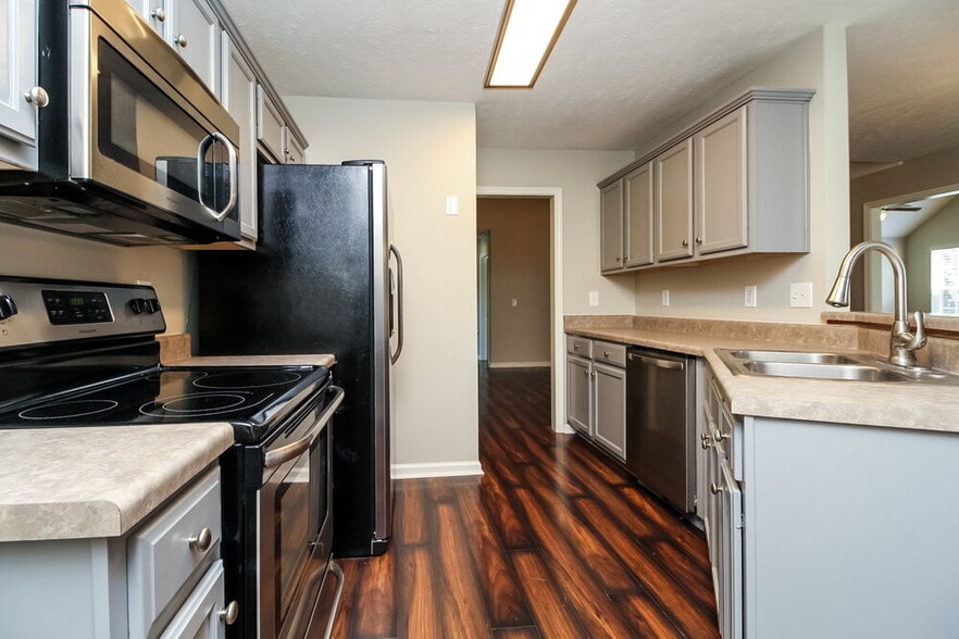 Building Photo - 597 Butternut Trce