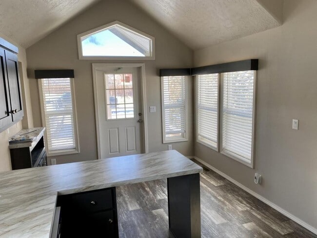 Building Photo - 401 S 1st St