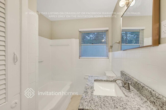 Building Photo - 5815 Oliver St