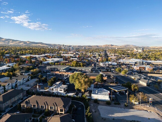 Building Photo - Great Townhome For Rent!