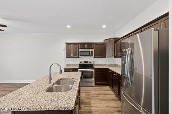 Building Photo - 345 S Stingray Ln
