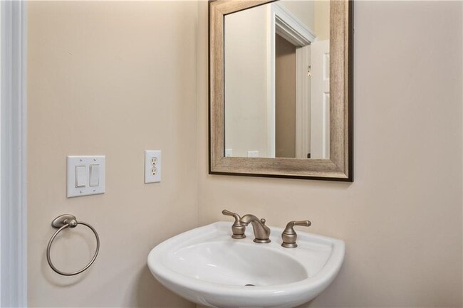 Building Photo - 1434 Wembley Ct NE