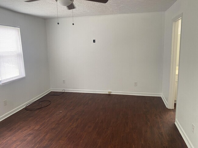 Building Photo - 1552 Goshen Rd