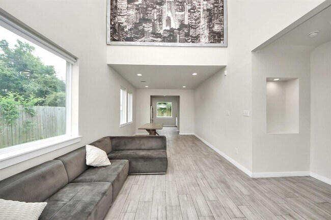 Building Photo - 4228 Bellfort Ave