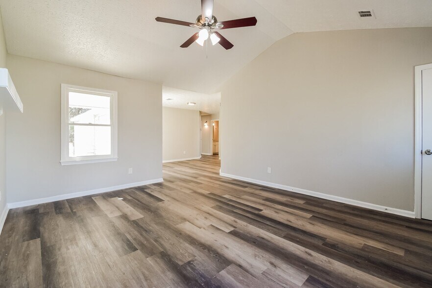Building Photo - 870 Stafford Ct